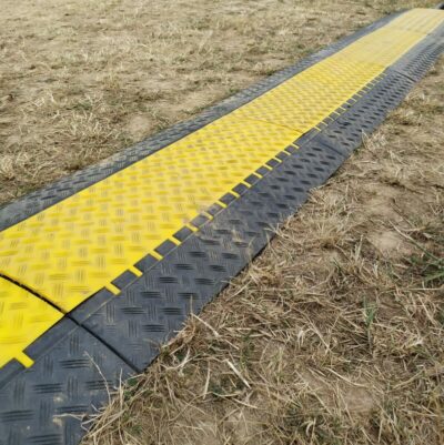 Passe-cable Defender® III